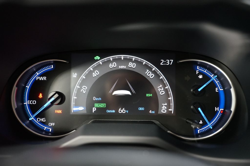 2025 Toyota RAV4 XLE 15