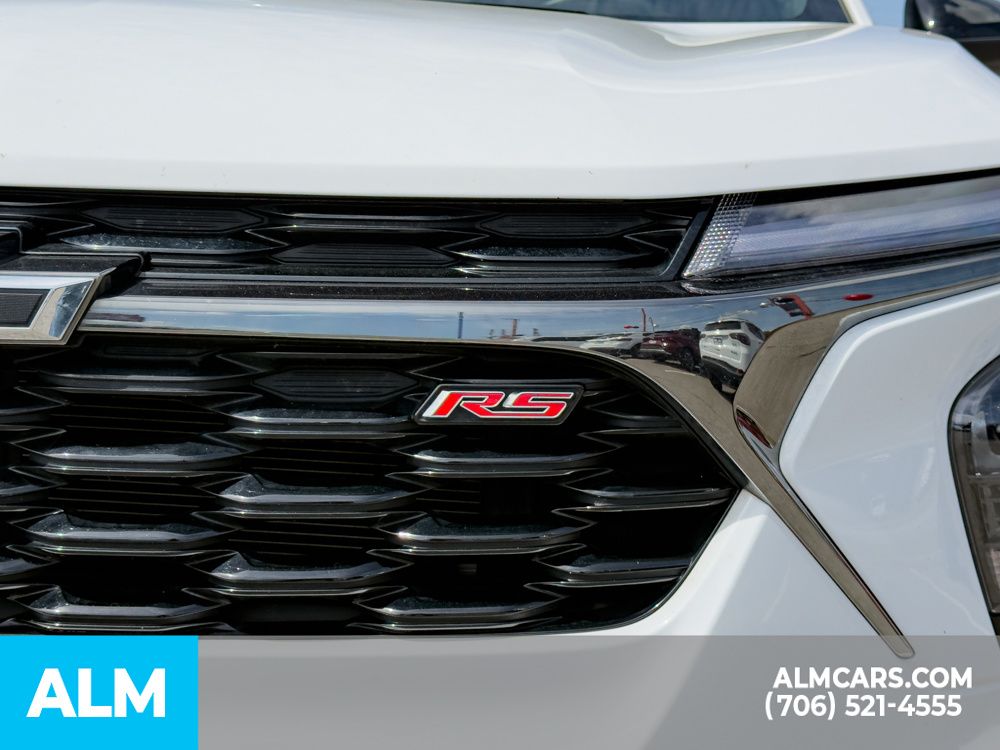 Used 2025 Summit White Chevrolet 2RS image 10
