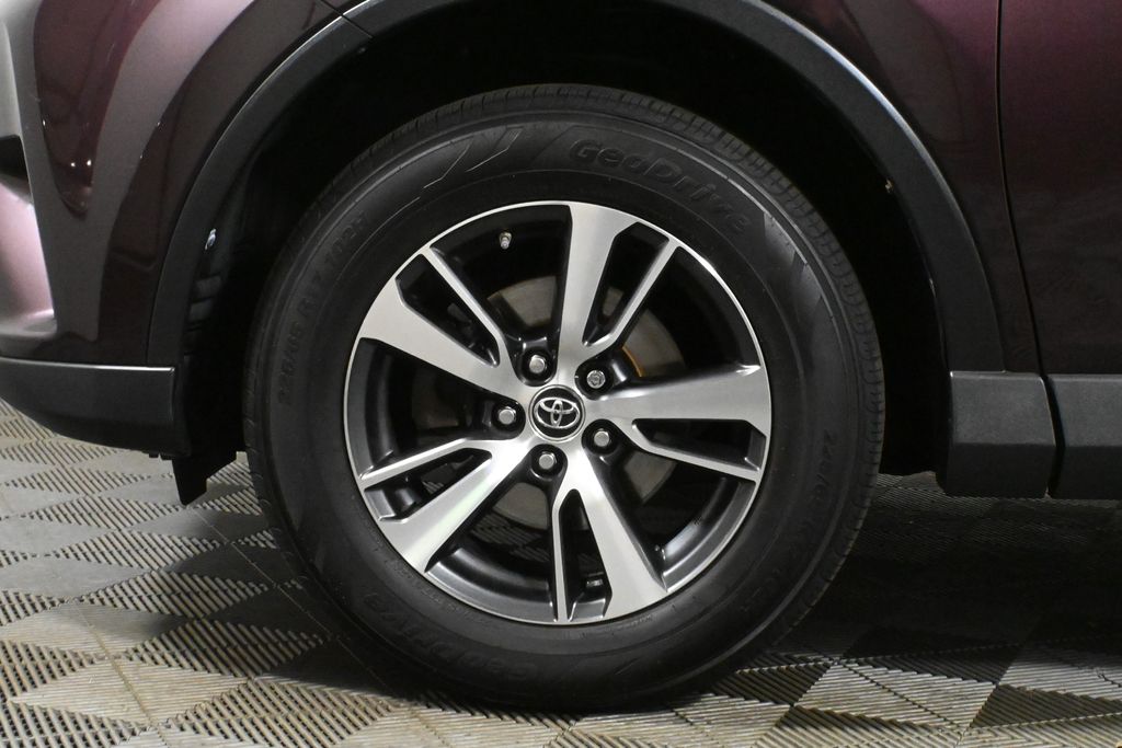 2018 Toyota RAV4 XLE 13
