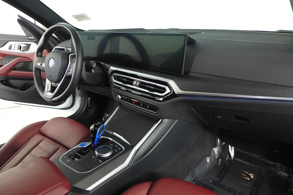 Thumbnail: 2022 BMW i4 - 13