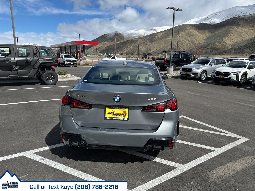 View vehicle photo 4