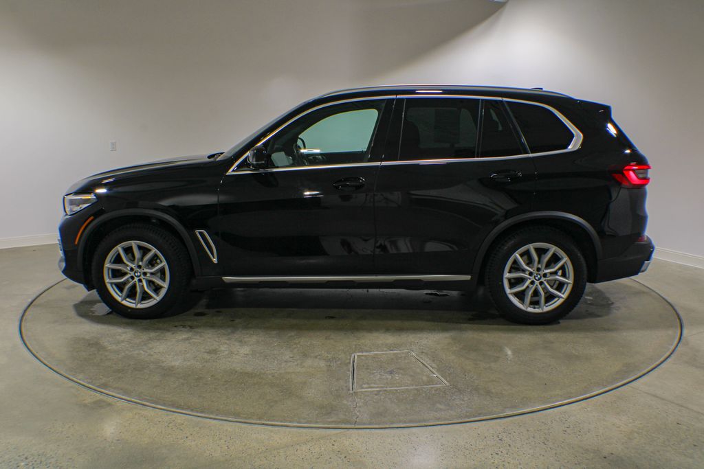 Used 2023 Black BMW xDrive40i image 2