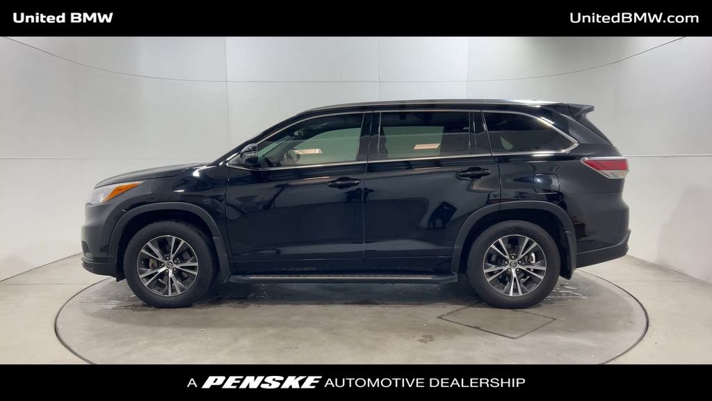 Thumbnail: 2016 Toyota Highlander - 5