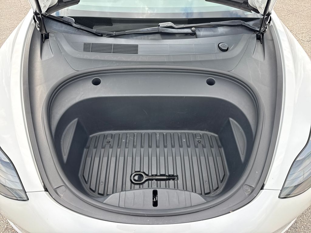 Used 2021  Tesla Long Range image 27