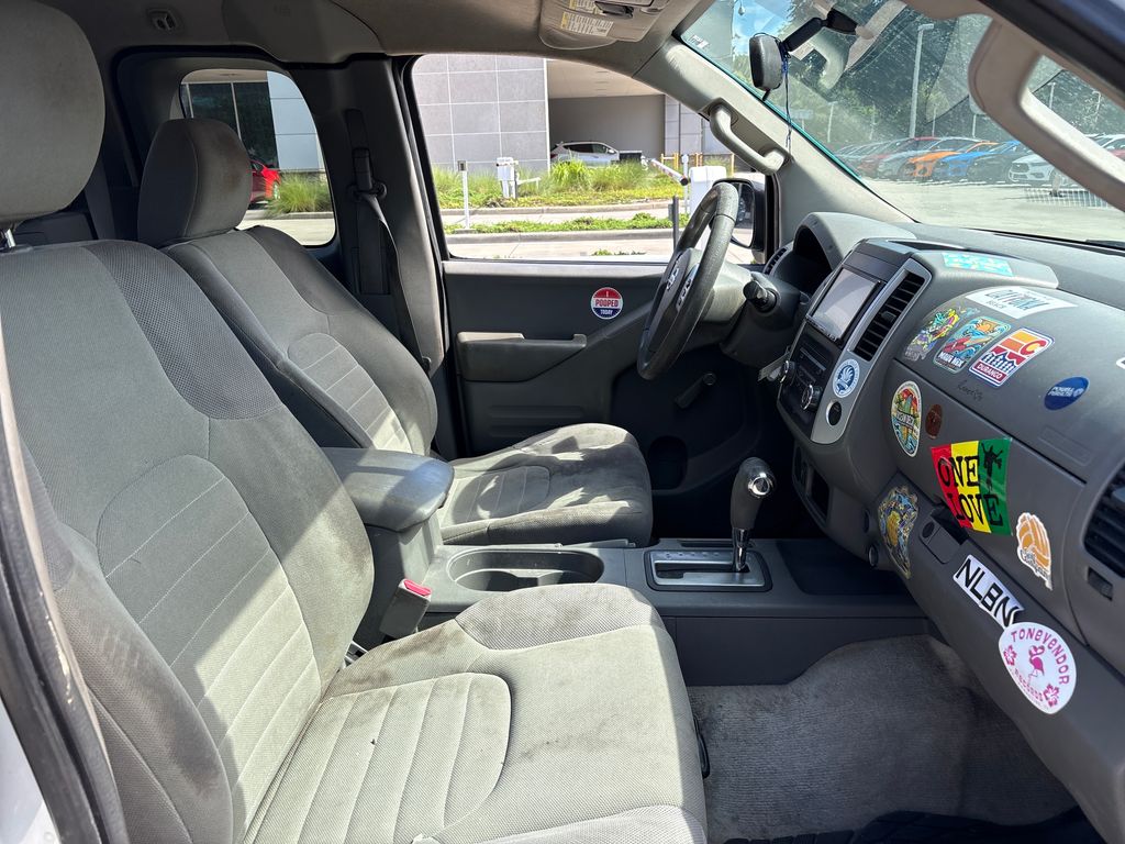 Used 2015 White Nissan S image 27
