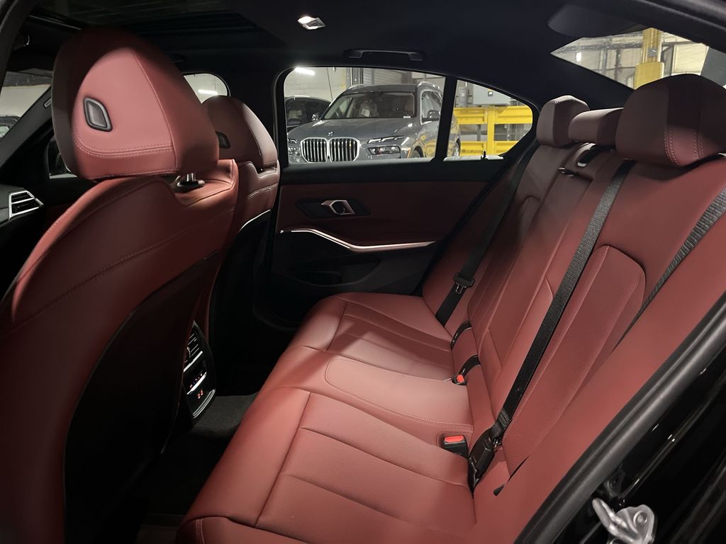 Thumbnail: 2025 BMW 3 Series - 23