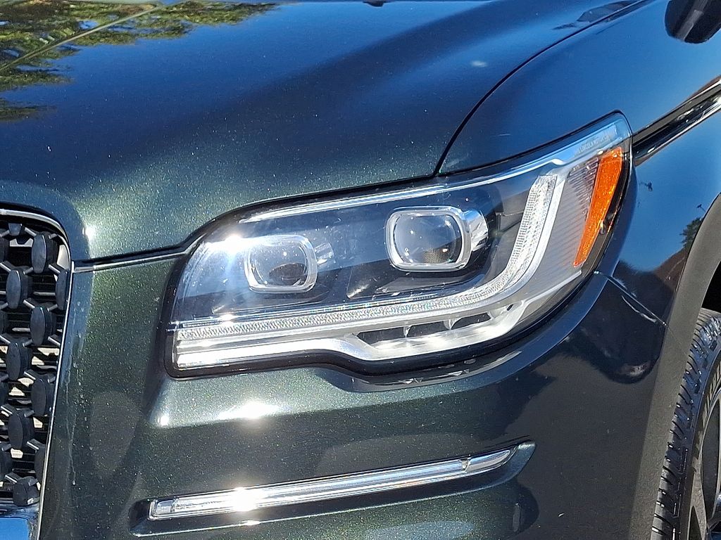 Thumbnail: 2022 Lincoln Navigator - 9