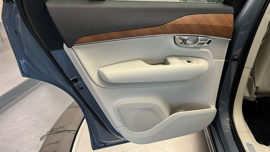 2022 Volvo XC90 T8 Inscription 23