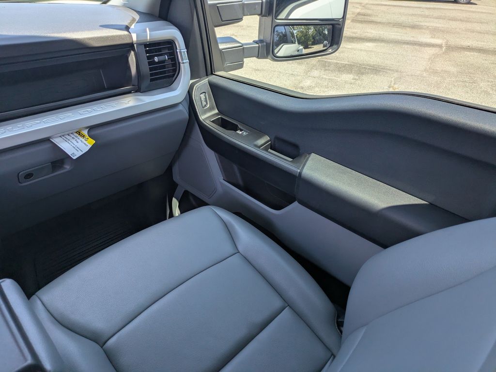 2025 Ford F-350 Super Duty XL