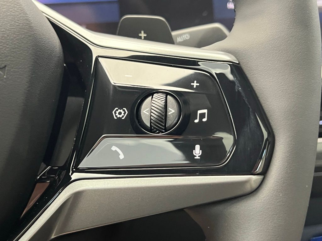 2025 BMW 5 Series 530i xDrive 18