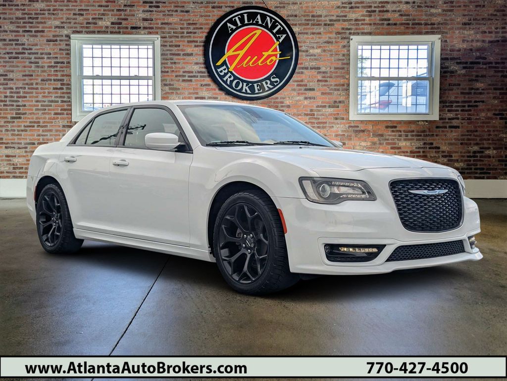 Bright White Clearcoat 2019 Chrysler 300 Sedan Rear-Wheel Drive 8-Speed Automatic