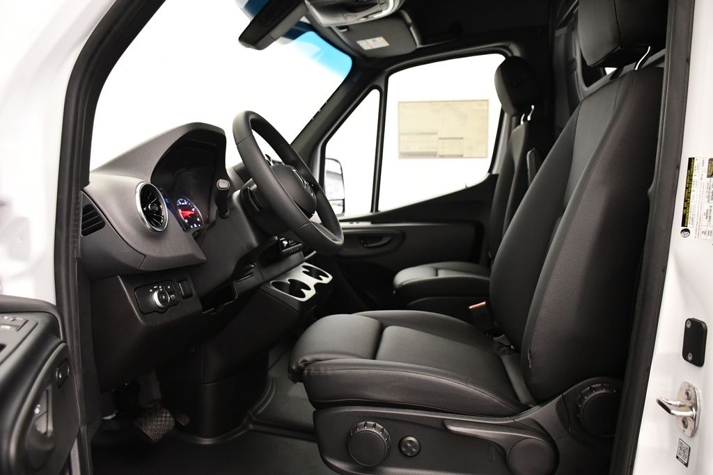 Thumbnail: 2025 Mercedes-Benz Sprinter - 24