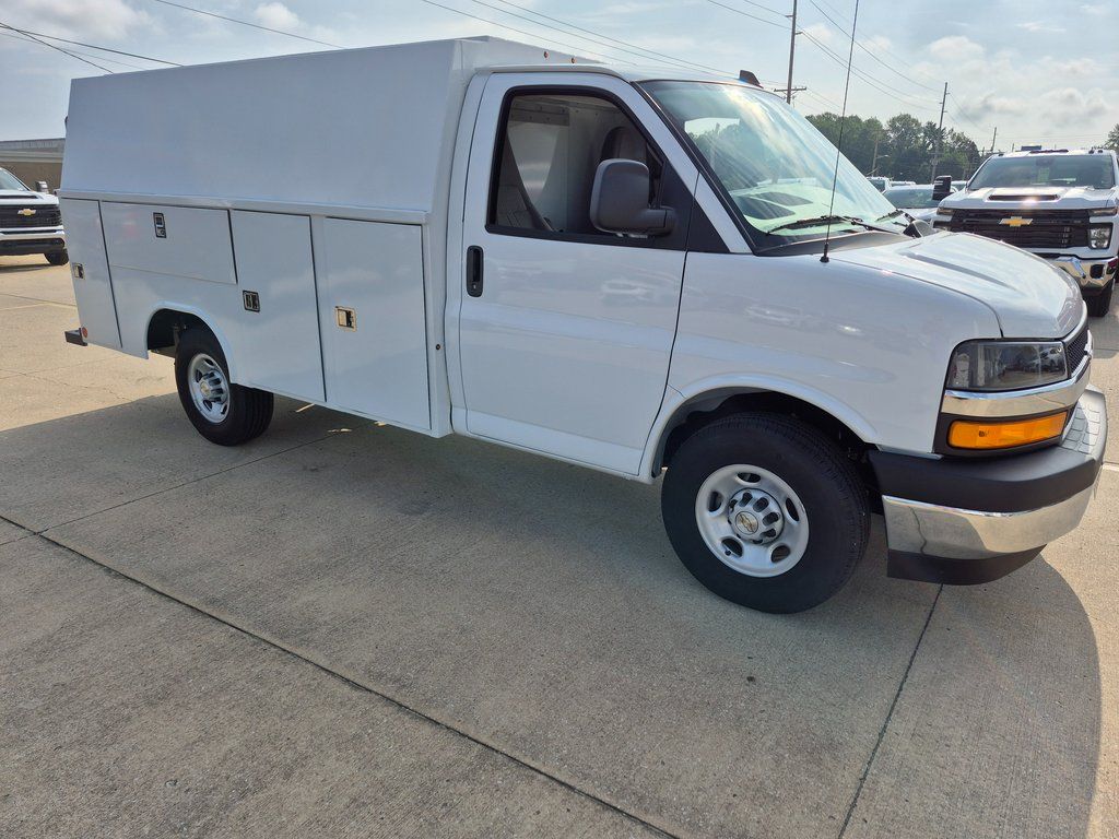 2025 Chevrolet Express Chassis 3500 Cutaway 139
