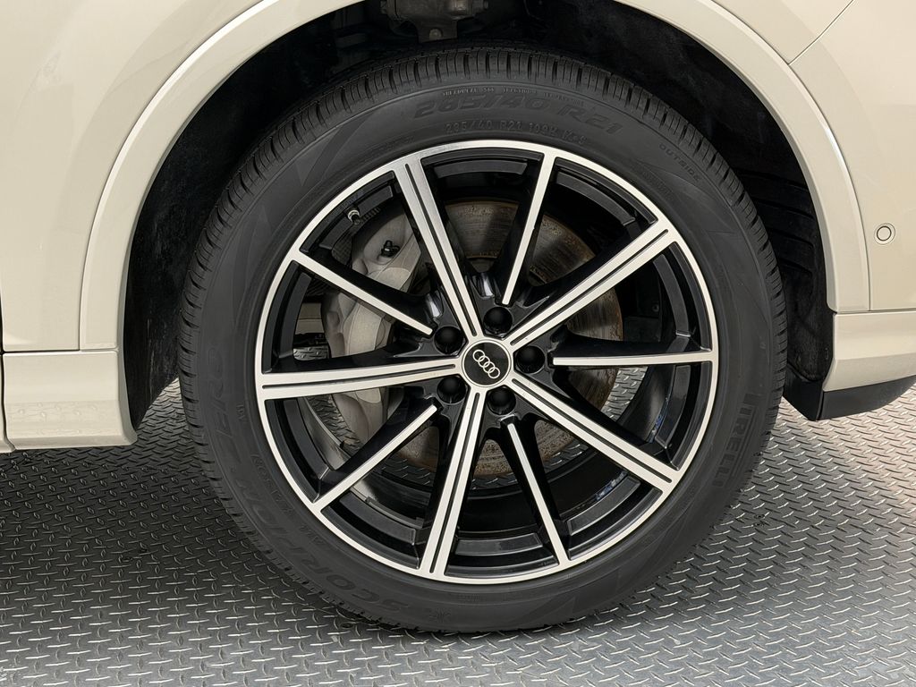 Thumbnail: 2023 Audi Q7 - 11