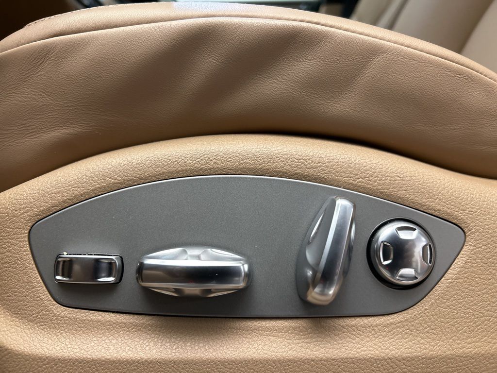 Thumbnail: 2025 Porsche Macan - 22