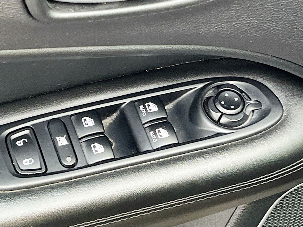 Used 2020 Black Jeep Latitude image 17