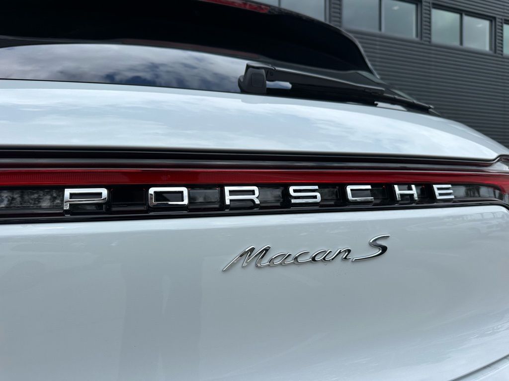 Thumbnail: 2026 Porsche Macan - 14