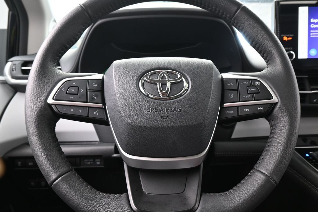 Used 2025 Midnight Black Metallic Toyota XLE image 26