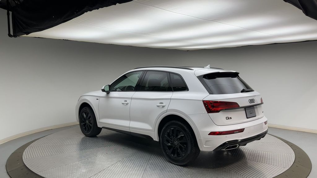 Thumbnail: 2024 Audi Q5 - 4