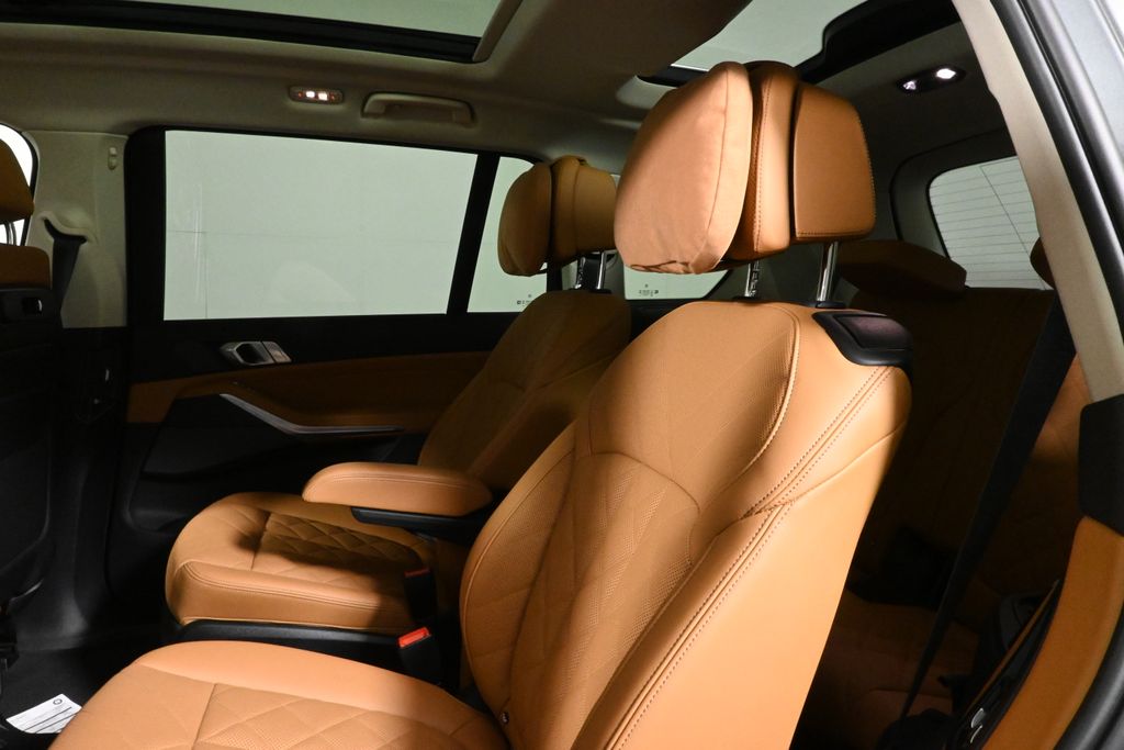 Thumbnail: 2024 BMW X7 - 4