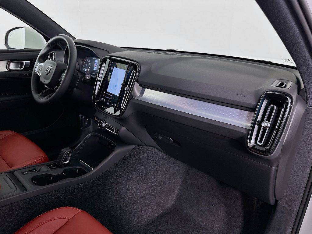 Thumbnail: 2019 Volvo XC40 - 30