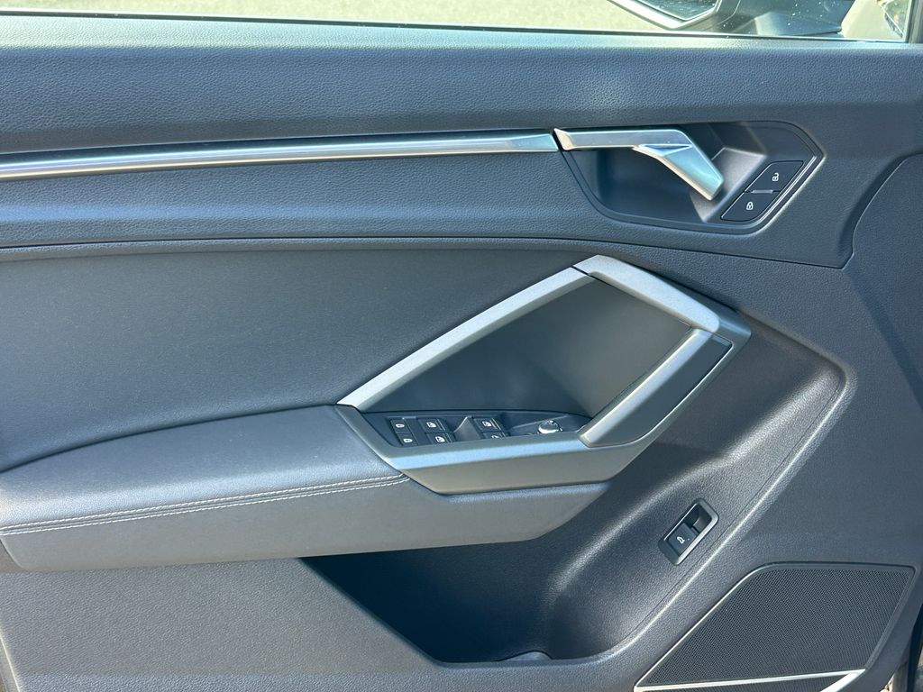 Thumbnail: 2020 Audi Q3 - 11