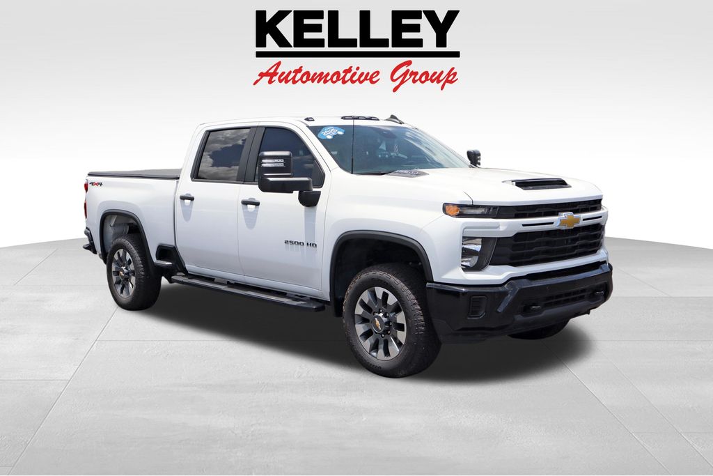 Summit White 2025 Chevrolet Silverado 2500HD Pickup Truck Four-Wheel Drive Automatic