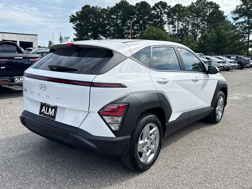 2026 Hyundai Kona SE photo 4