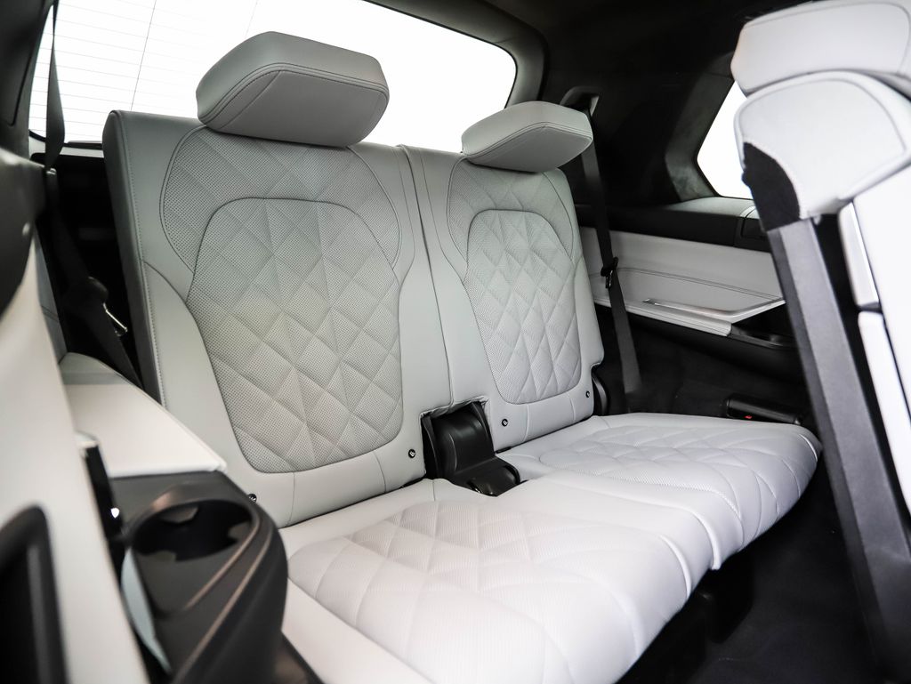 Thumbnail: 2026 BMW X7 - 31