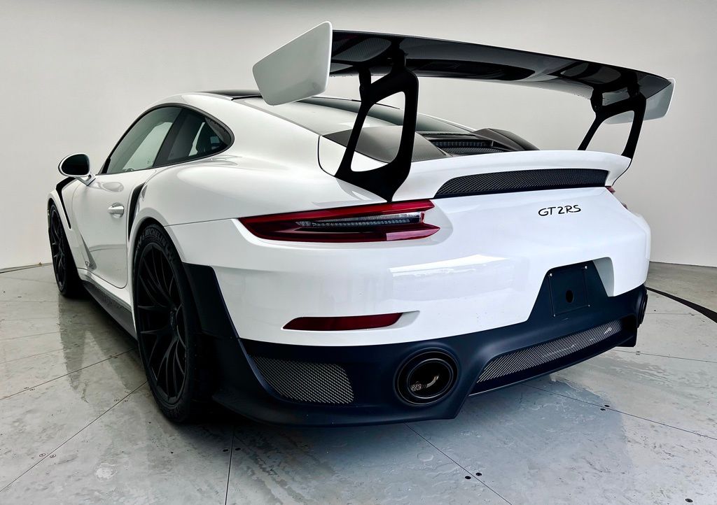 Thumbnail: 2018 Porsche 911 - 3