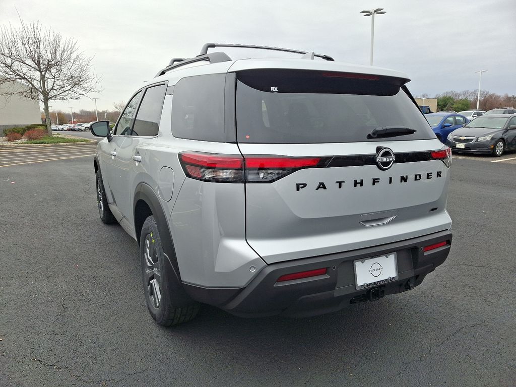 2025 Nissan Pathfinder SV 3