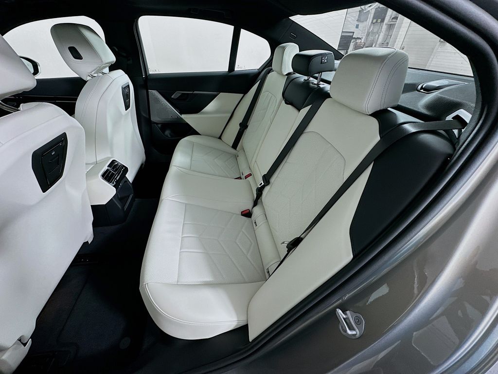 Thumbnail: 2026 BMW 5 Series - 17