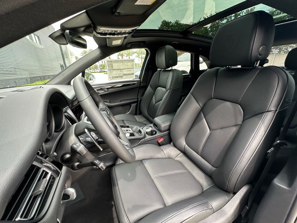 Thumbnail: 2026 Porsche Macan - 5
