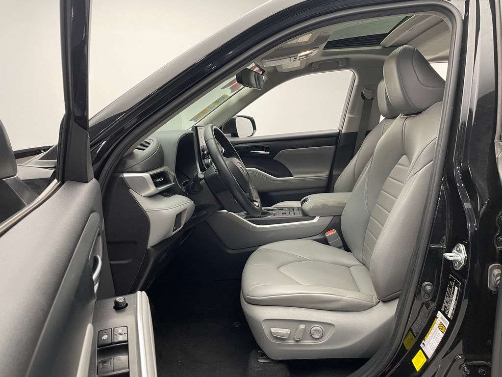 Thumbnail: 2021 Toyota Highlander - 12