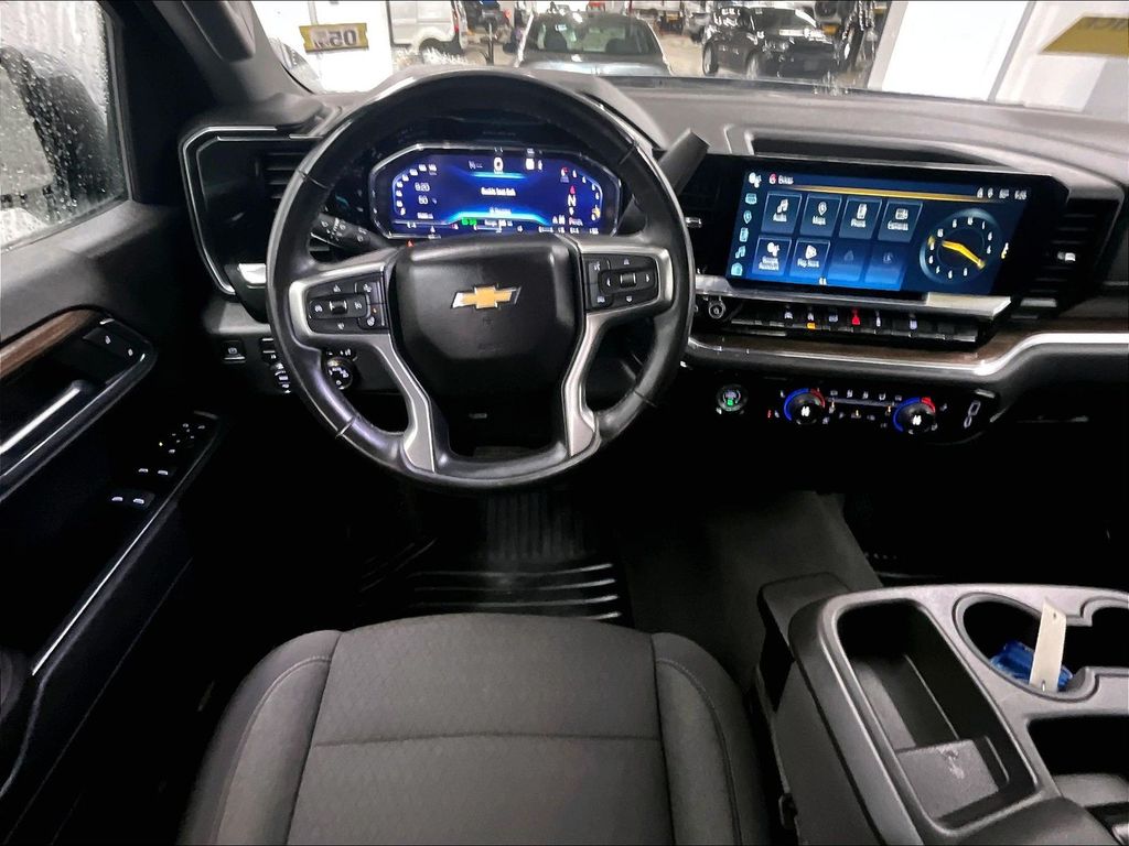 2023 Chevrolet Silverado 1500 — photo 17