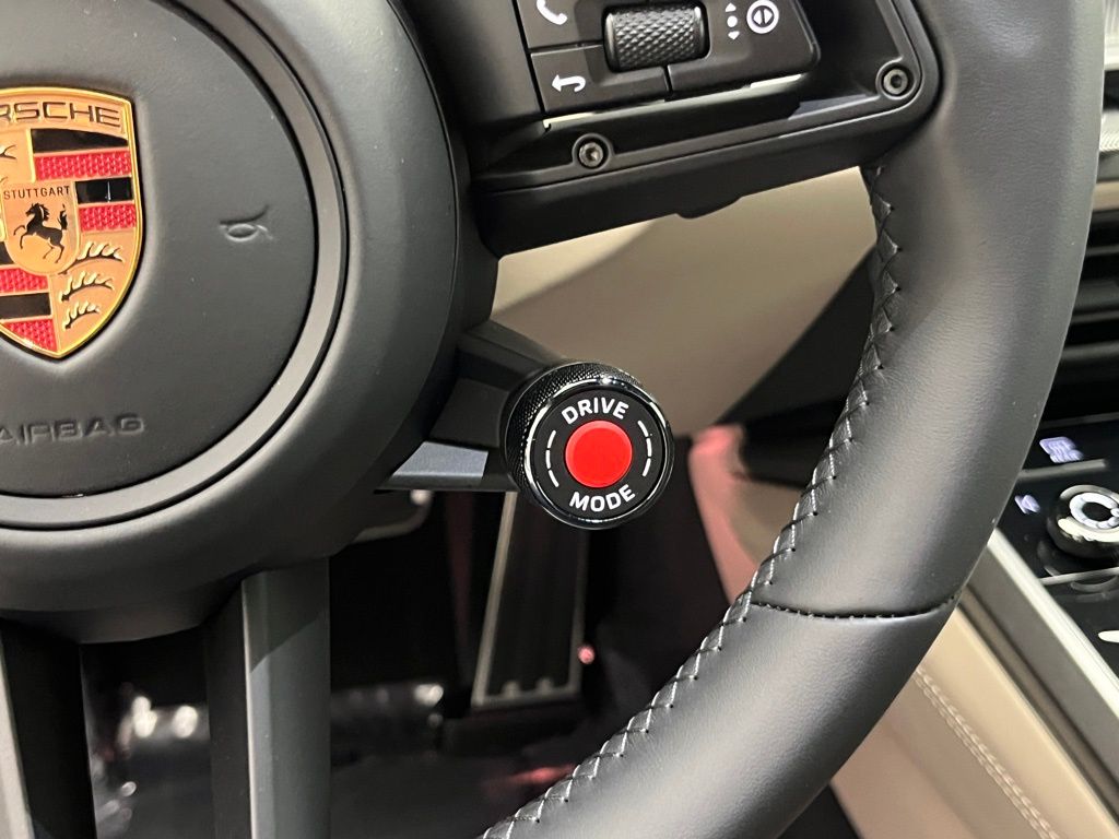 Thumbnail: 2025 Porsche 911 - 15