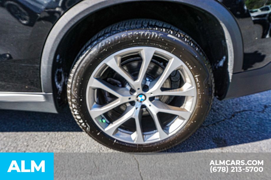 Used 2023 Black BMW xDrive40i image 18