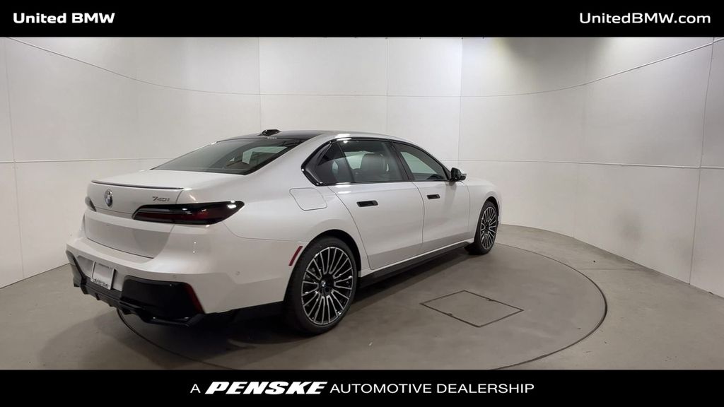 2025 BMW 7 Series 740i 8