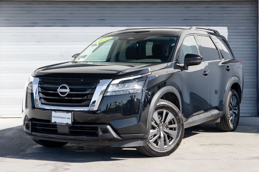 View vehicle photo 3