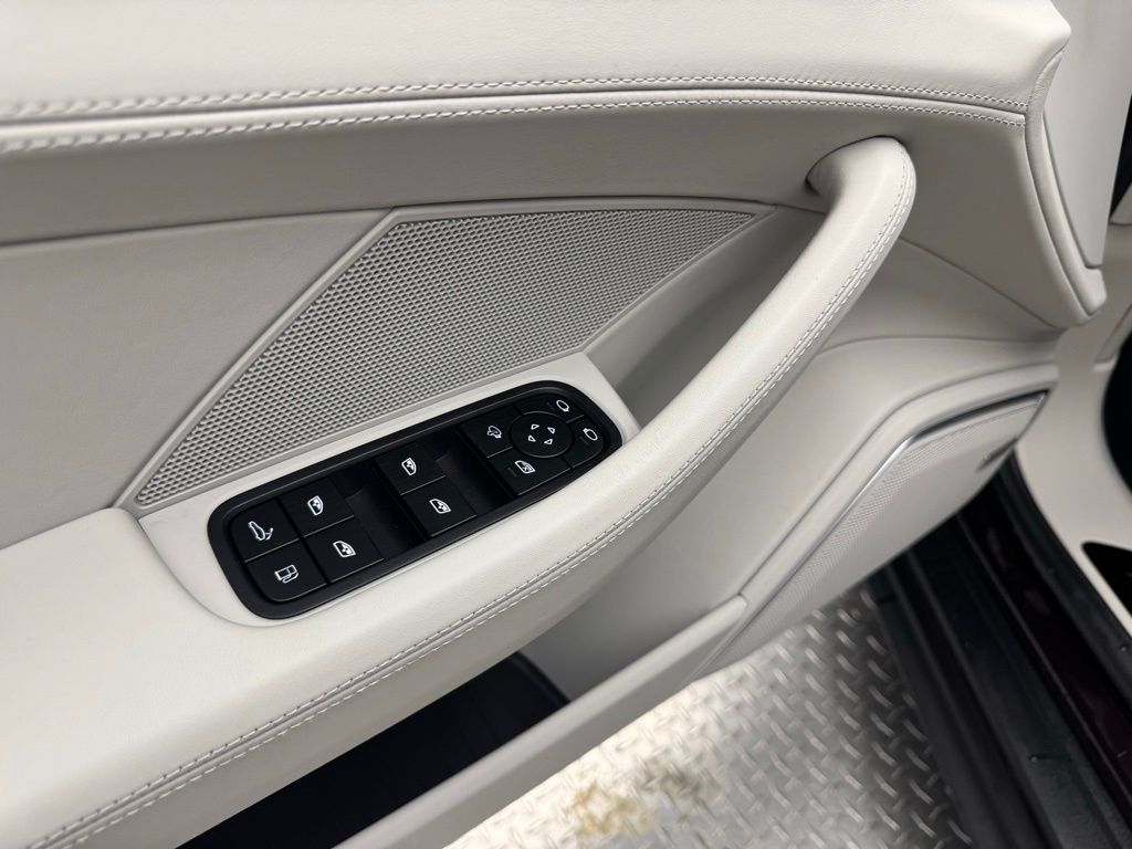 2022 Porsche Panamera 4 23
