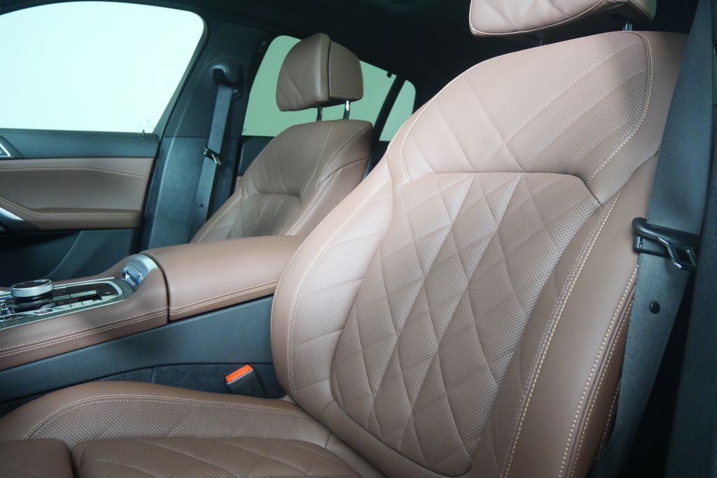 Thumbnail: 2027 BMW X6 - 10