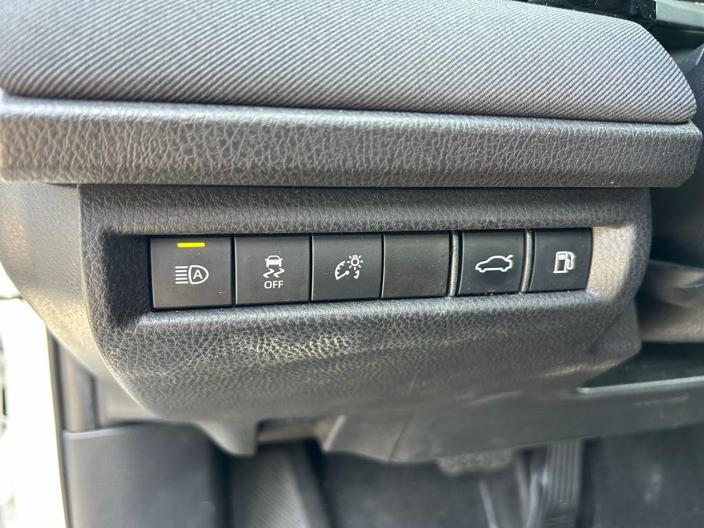 Thumbnail: 2025 Toyota Camry - 17