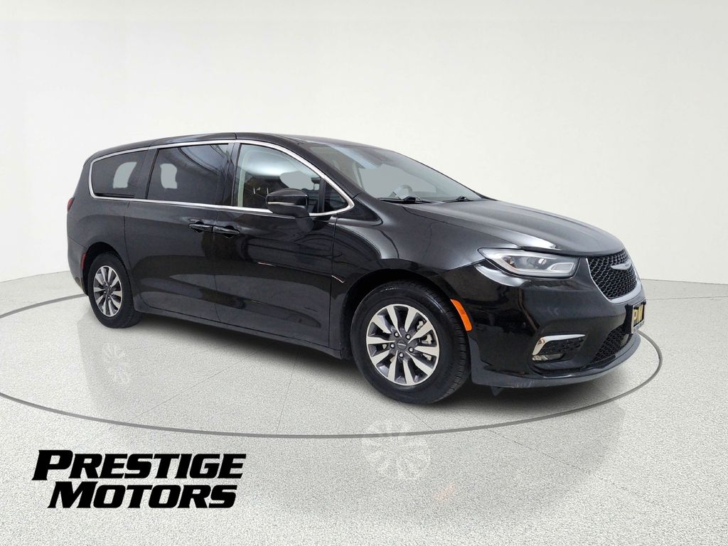 Brilliant Black Crystal Pearlcoat 2023 Chrysler Pacifica Hybrid Minivan Front-Wheel Drive Continuously Variable Transmission