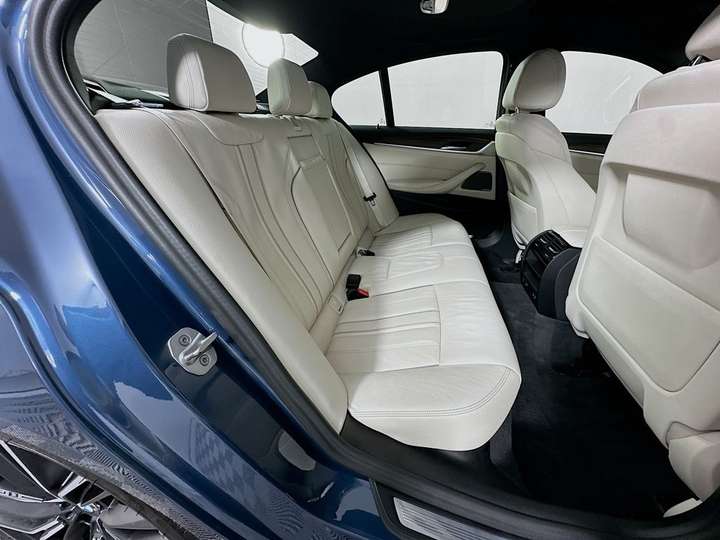 Thumbnail: 2023 BMW 5 Series - 28