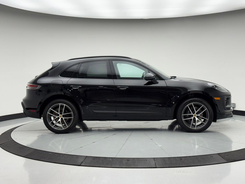 Thumbnail: 2026 Porsche Macan - 10