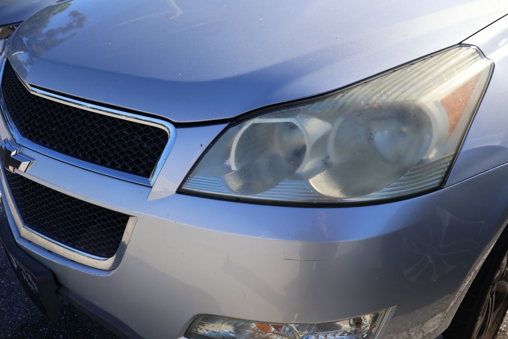 Thumbnail: 2010 Chevrolet Traverse - 3