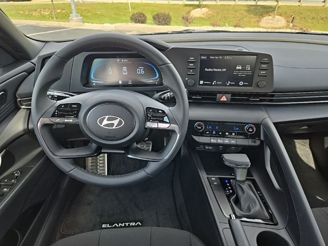 2025 Hyundai Elantra Sport 26