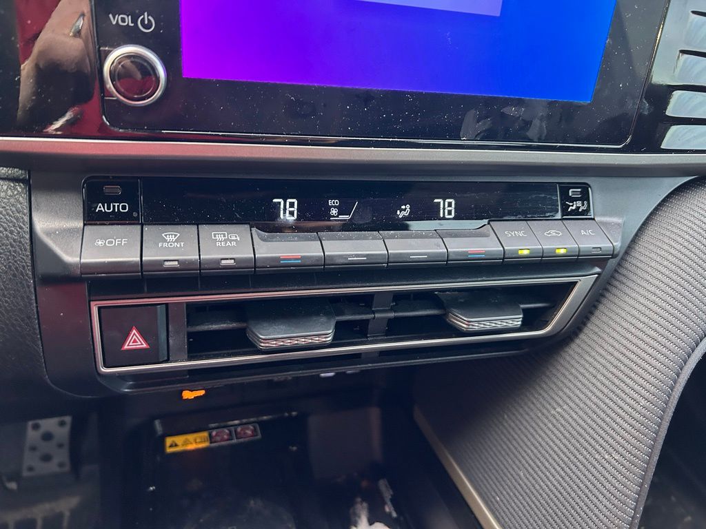 Thumbnail: 2025 Toyota Camry - 25