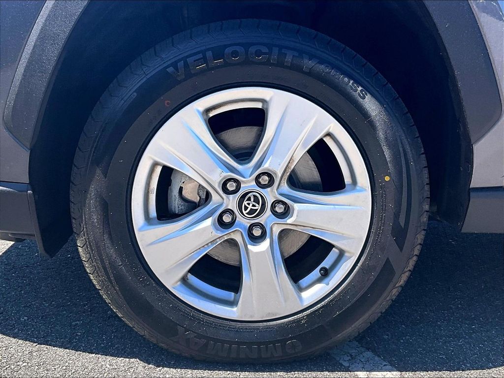 2021 Toyota RAV4 — photo 7