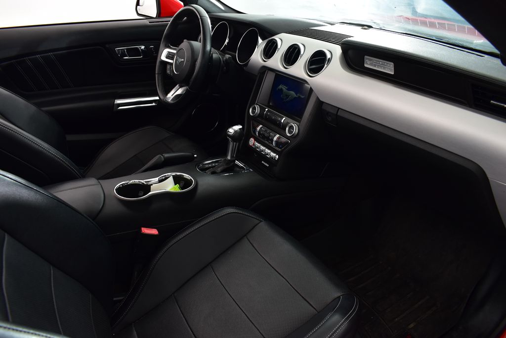 2016 Ford Mustang  32
